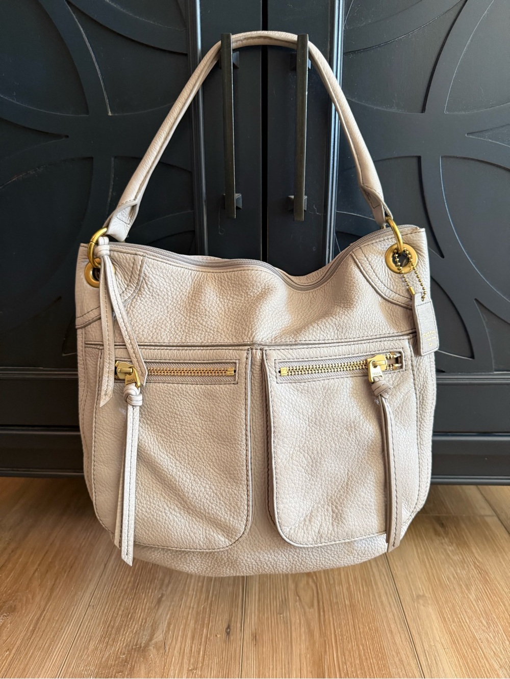 Fossil Leather Shoulder Hobo Bag in Light Taupe - Classic Everyday Carry